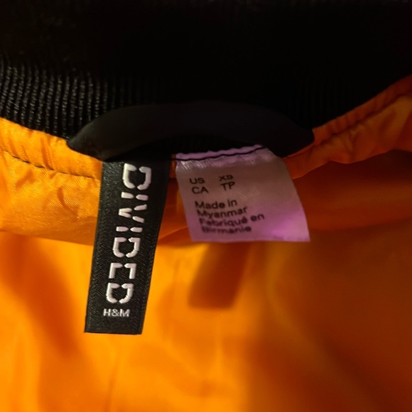 Going through my closet to see what doesn’t fit anymore - Picture 3 of 3